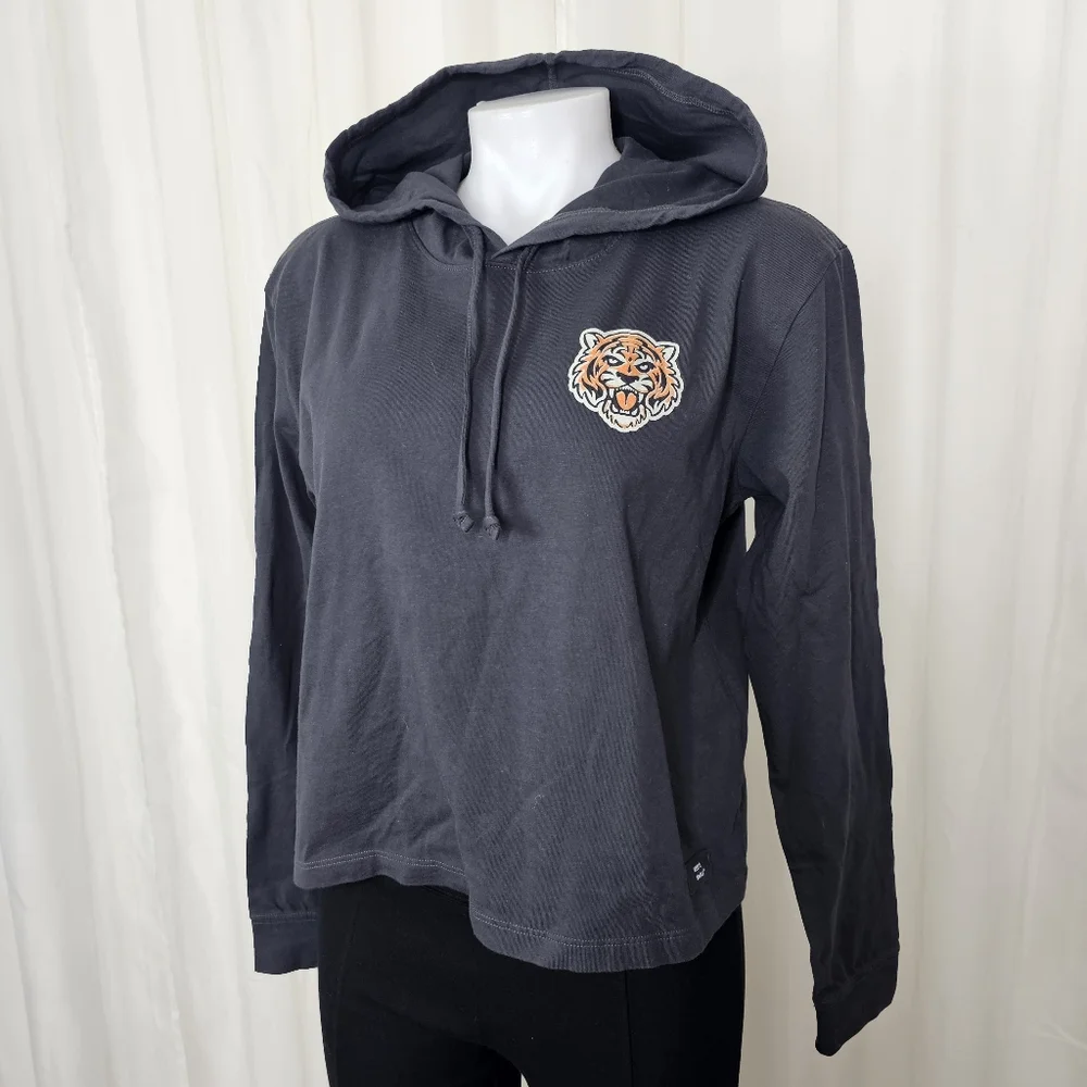 Life Is Good Dark Charcoal Gray Boxy Hoodie Tee Tiger Crush Strike Graphic Small - Picture 2 of 8